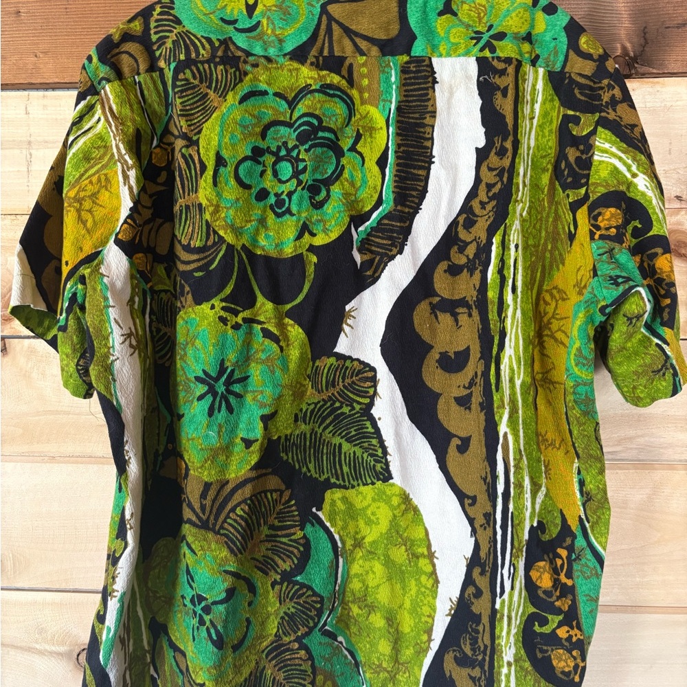 Vintage Hawaiian button up shirt - Picture 5 of 9